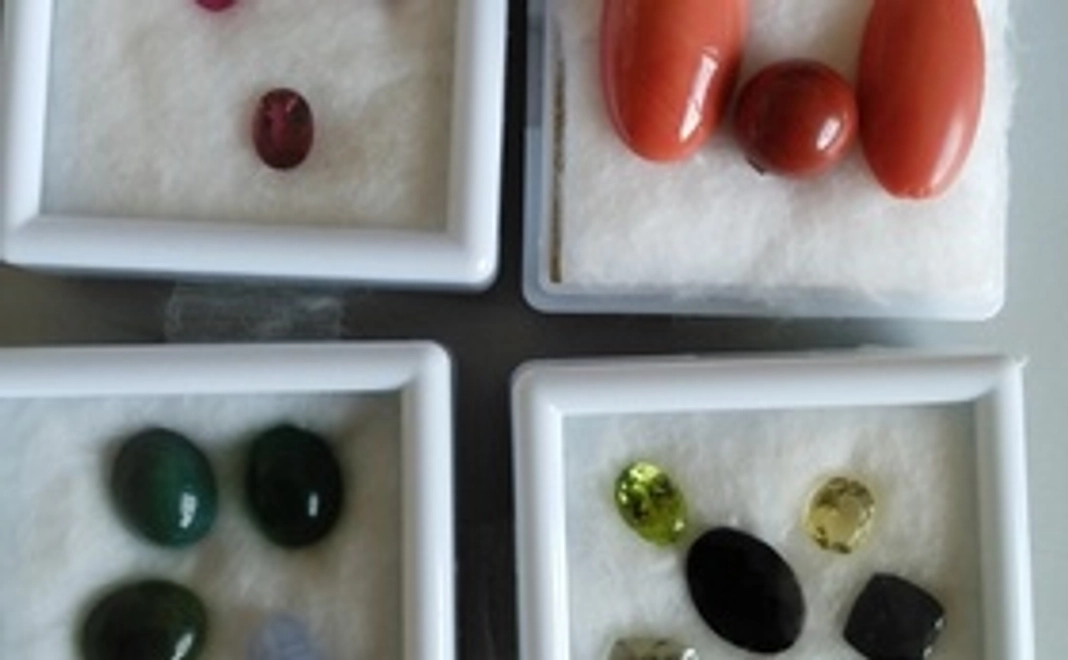 ②宝石送ります。