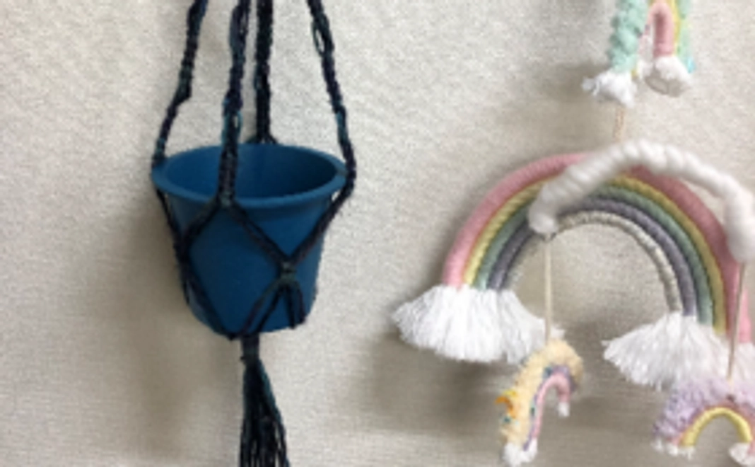 お礼のメールと🌈レインボー雑貨もしくはマクラメ(織物)