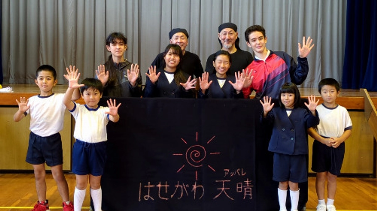 35校目、瀬戸内町立油井小中学校でパントマイム教室のご報告です！