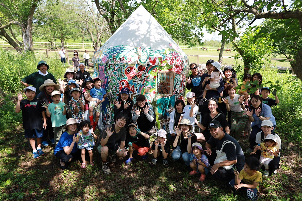 インスタントハウスを復興のシンボルに。石川県珠洲ホースパークで“能登復興祭”を開催