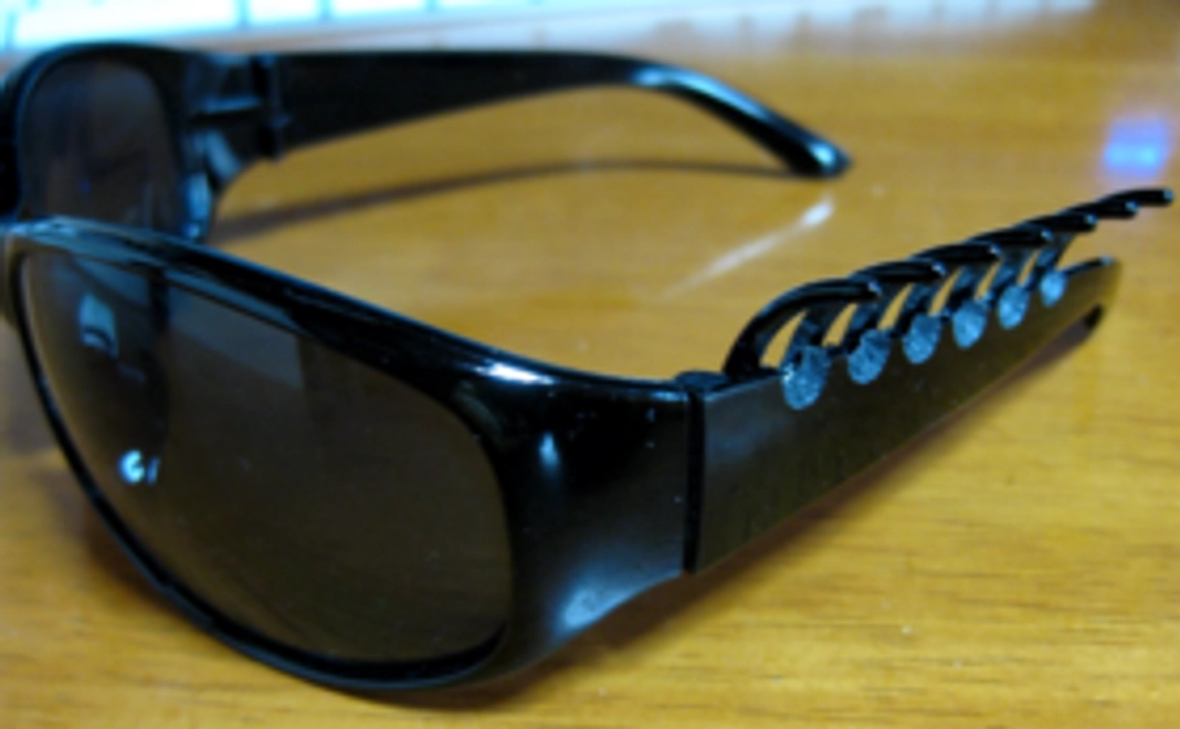 ★世界初★「クシ付きサングラス」プレゼント3個