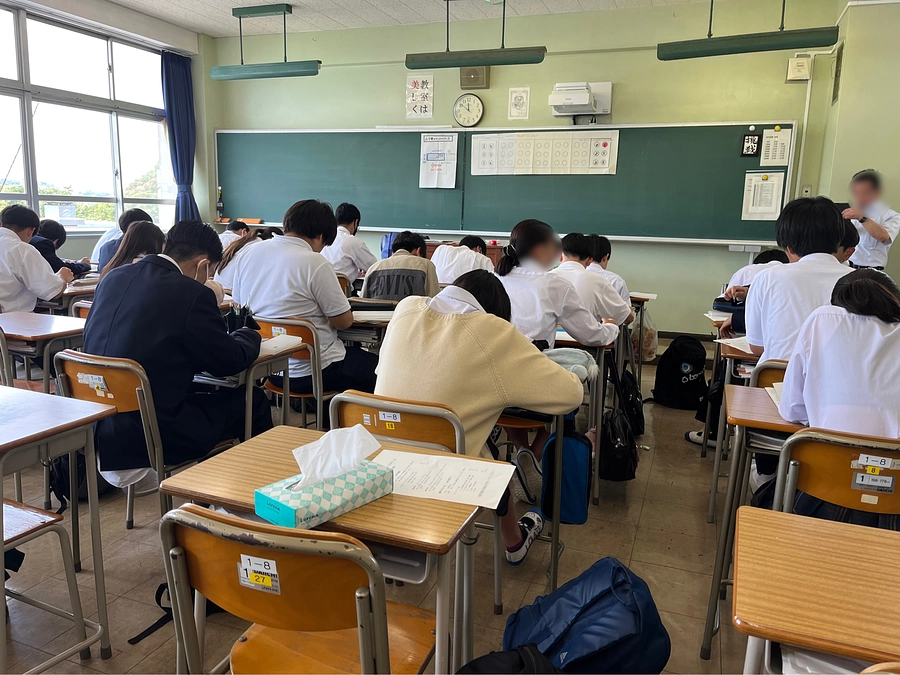 逗子葉山高校でユニバーサル絵本製作講座