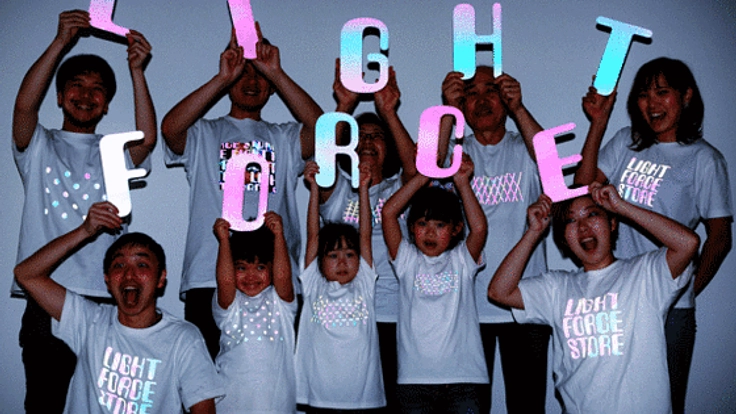 みんな着たくなる！光るリフレクターTシャツで交通事故を防止！