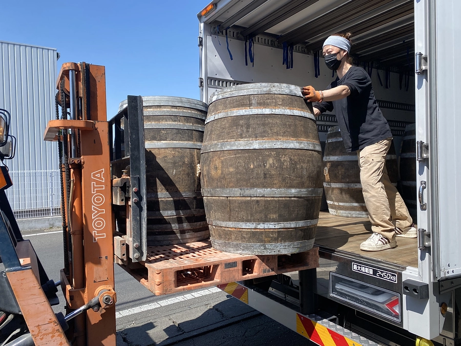 選び抜いたフランス産の熟成樽、ついに到着！