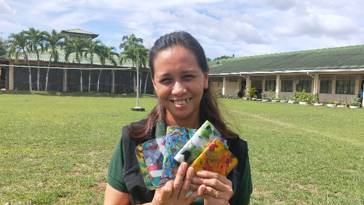 リサイクルでフィリピン貧困女性の生きる楽しさを取り戻す！