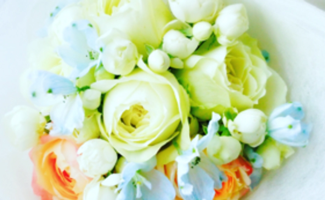 ミニブーケと可愛らしいミニ観葉植物のセット！