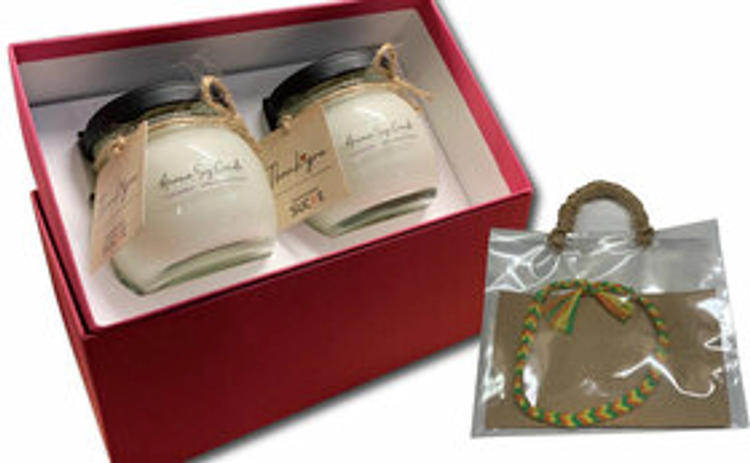 アロマソイキャンドル【ラベンダー】ギフト用２個セット＋手作りミサンガ