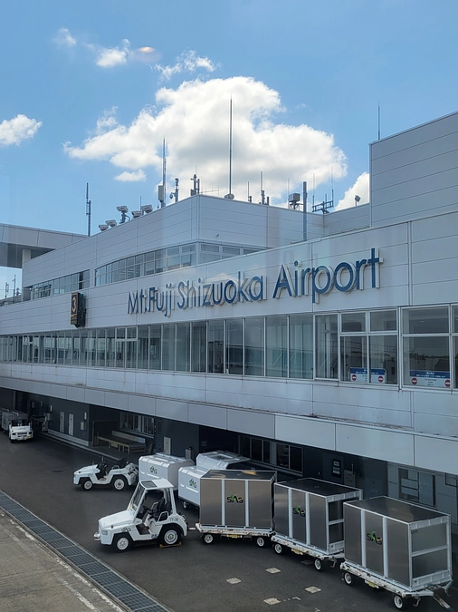 静岡空港に到着