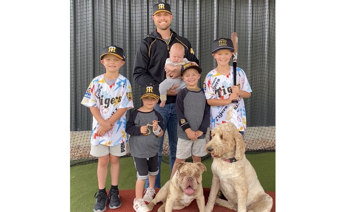 Ex-Hanshin pitcher Jonathan Edwards supports us!