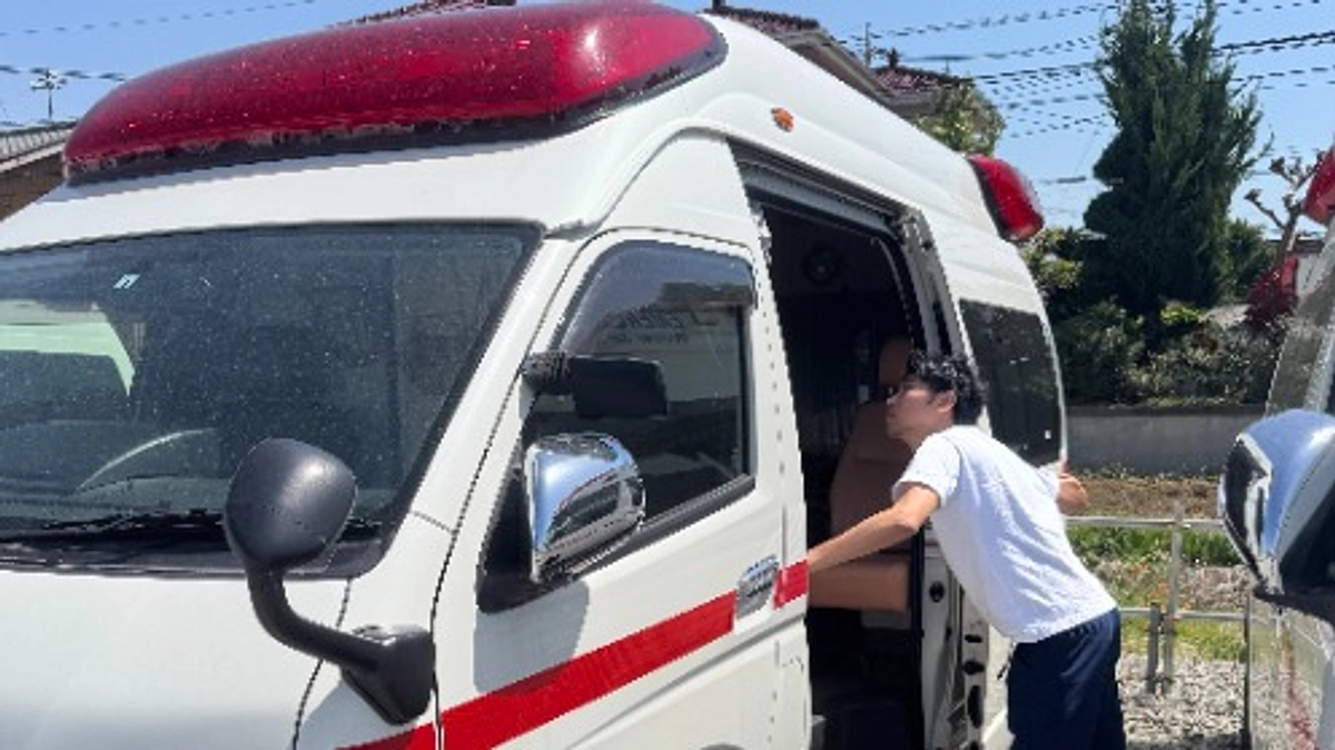 救急車に掲載するロゴを集めています。