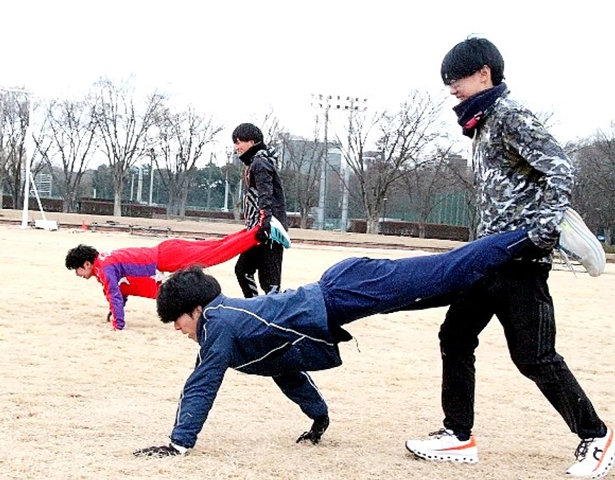 １年の計は冬季練習にあり！と奮闘する学生たち