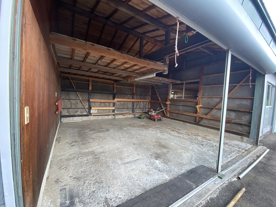 馬房に改装する予定の自宅ガレージ
