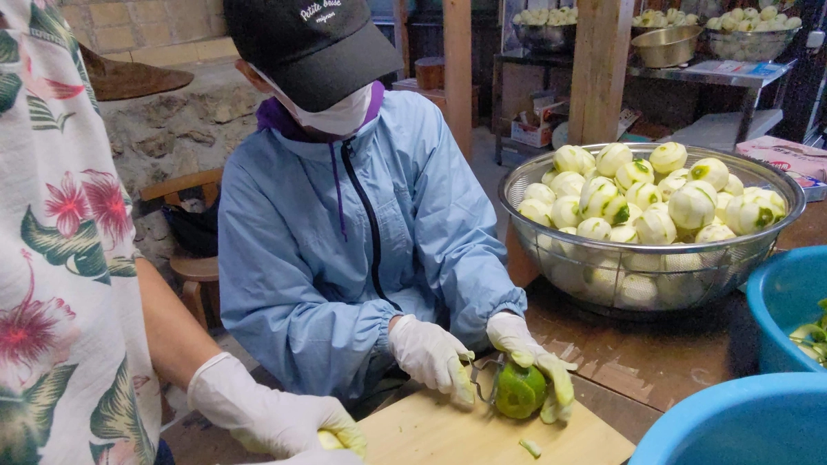 いよかんの皮むき