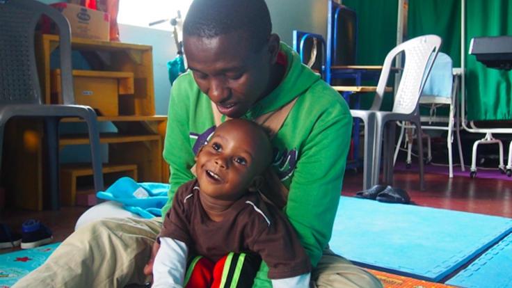 ケニアの障がい児施設で、寄り添い働く理学療法士を支えたい！