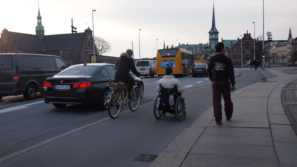 例えば、日々の挨拶代わりに。文末に。ご飯のお供に。