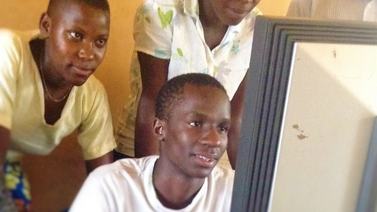 ウガンダの起業を志す若者に中古のPCを送りたい！