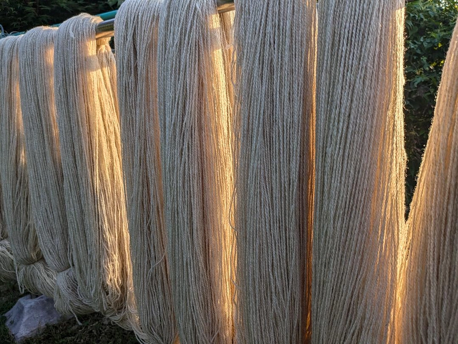 国産羊毛紡績糸双糸が届きました。