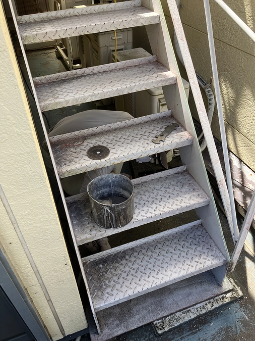 階段の完成は23日かも