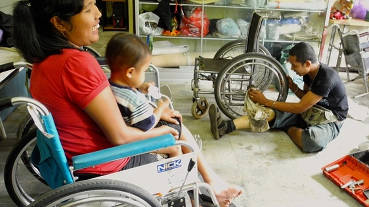 障がい者に車いすの修理技術を伝えたい in バリ島