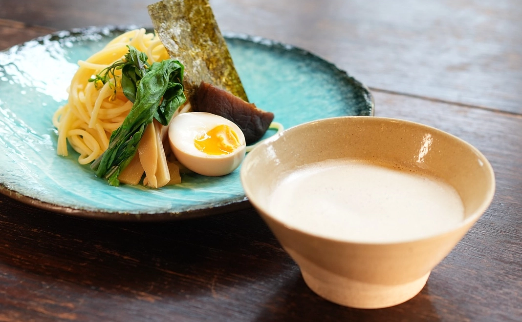 【AMAZING FOODS｜出汁で驚かす一皿】ゼロ海老つけ麺