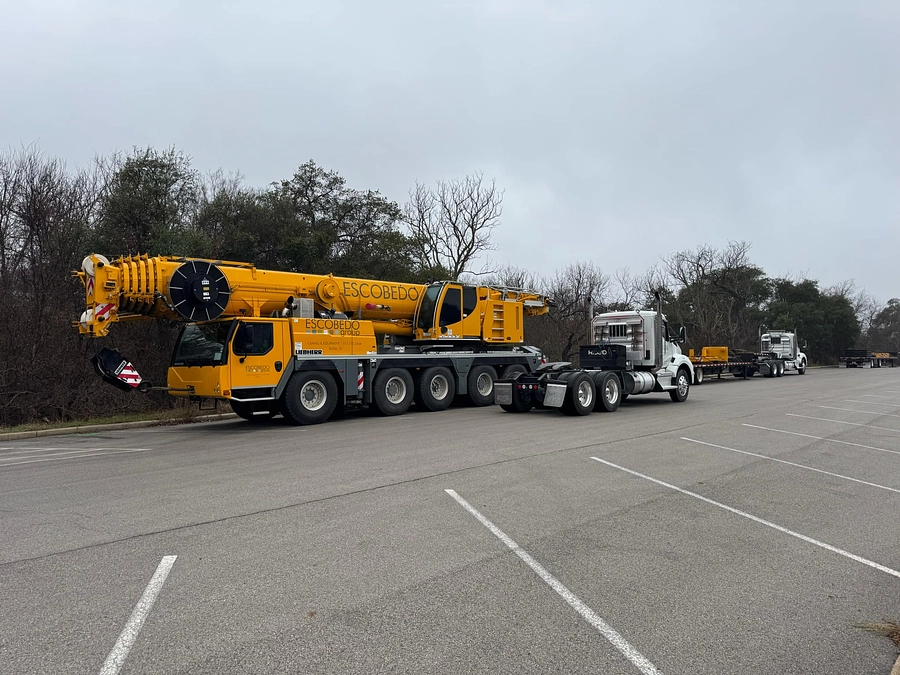 書類との闘いの日々です！！