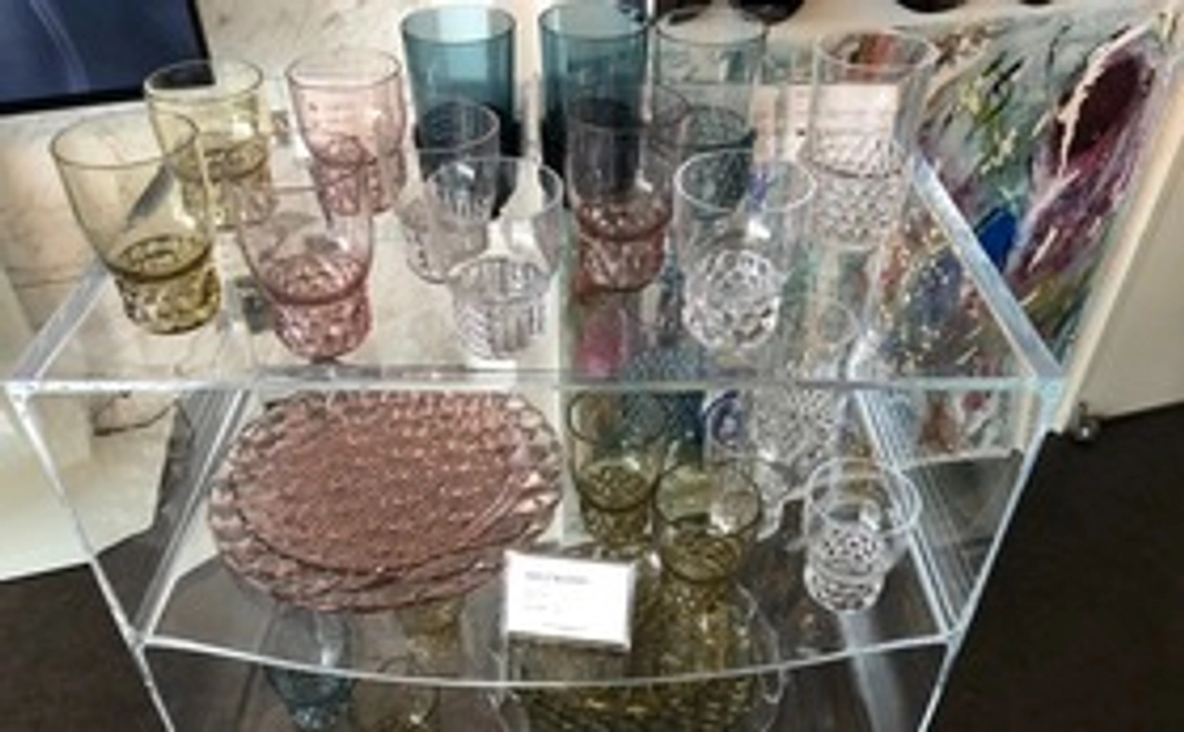 感謝のメールをお送り致します。　当社取扱いのテーブルウェアをお送り致します。