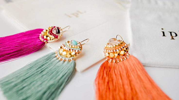 夢を運んでくれるお守りを耳もとに、フェザータッセル新作発売！