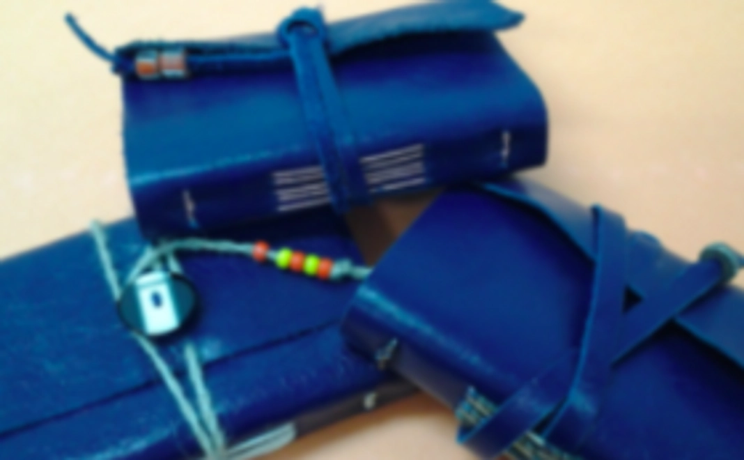 【限定6個!】革表紙手作りミニノート+完成した技法書『図書の修理とらの巻』