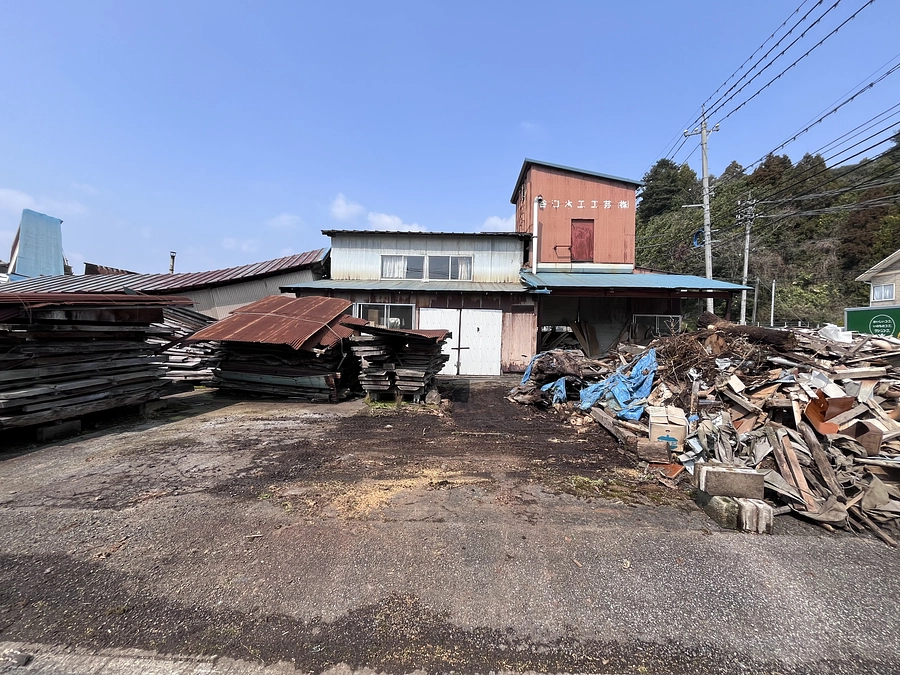 工場周りの材料を積み直ししました