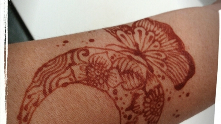 消えるタトゥー、メヘンディーアートを広めたい
