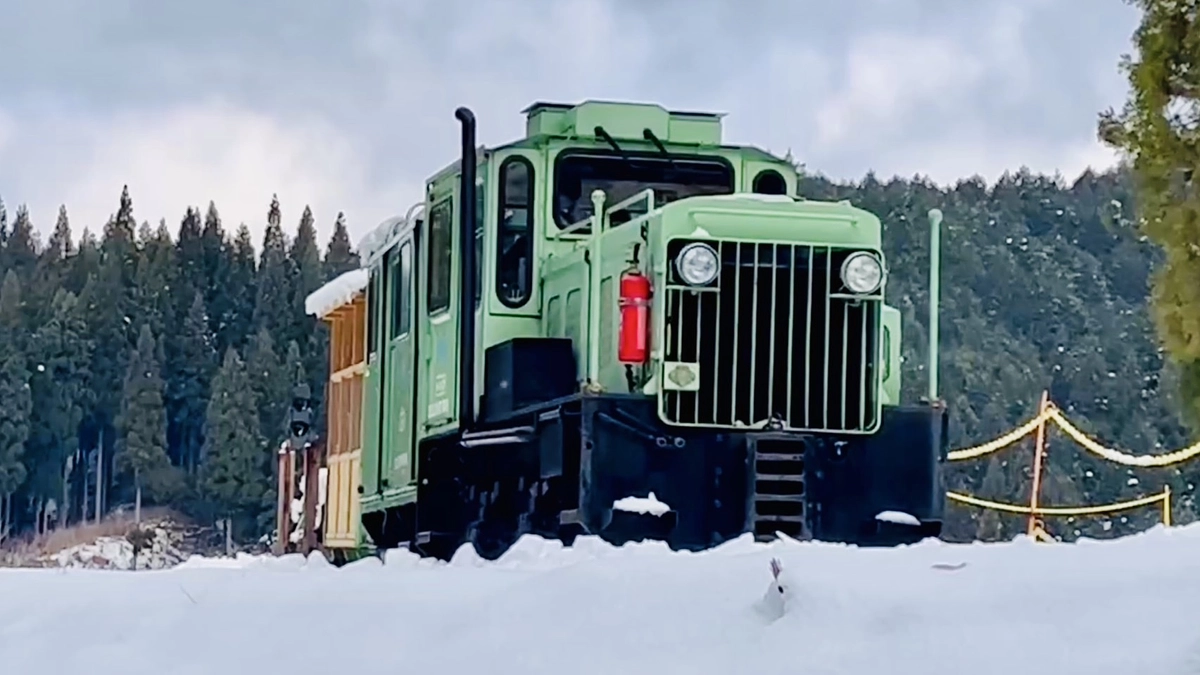 雪の中を走る波賀森林鉄道！