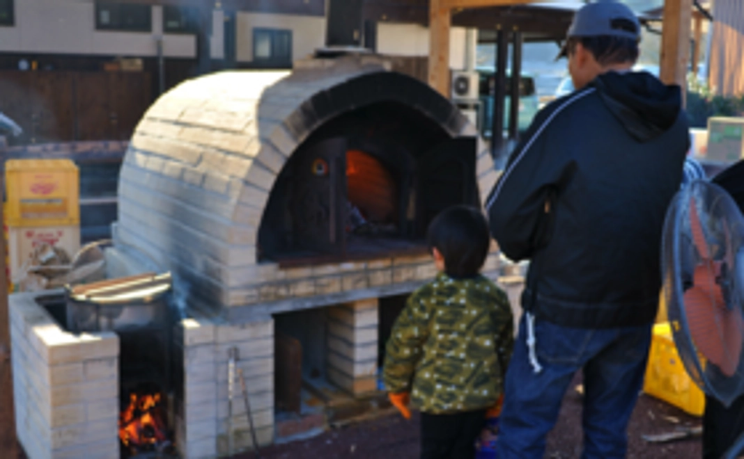 森の広場で、「ピザ石窯」づくりにご招待コース
