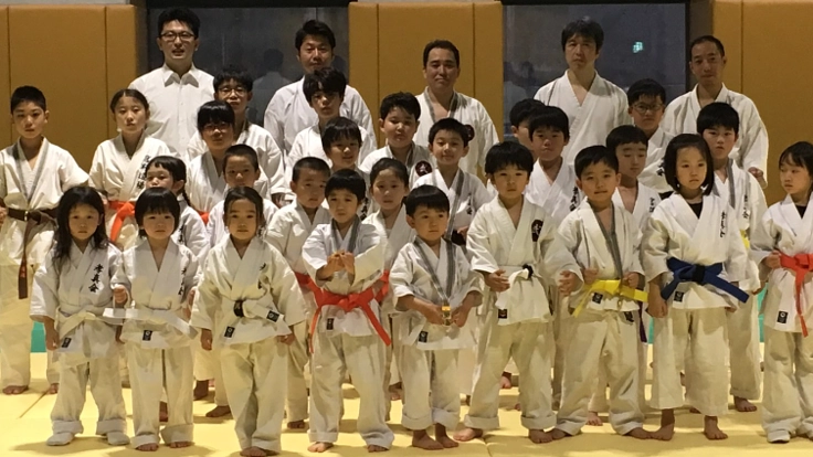 道場に通えなくても空手の黒帯を目指せる昇級システムを!