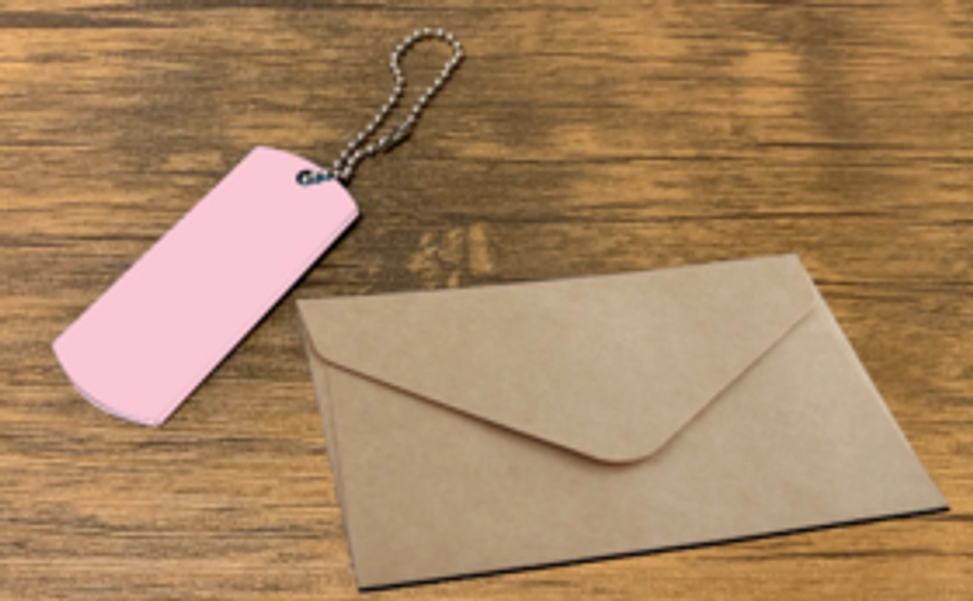 制作したキーホルダーの贈呈