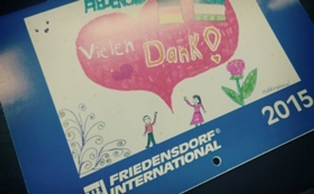 グローバルフェスタの平和村ブースで、ありがとうの気持ちを込めて、
サンクスレターと、2017年カレンダーをお渡しします!