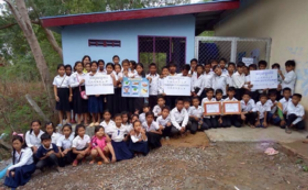 【子供たちに笑顔を！】トイレの壁にあなたのお名前を記載します！