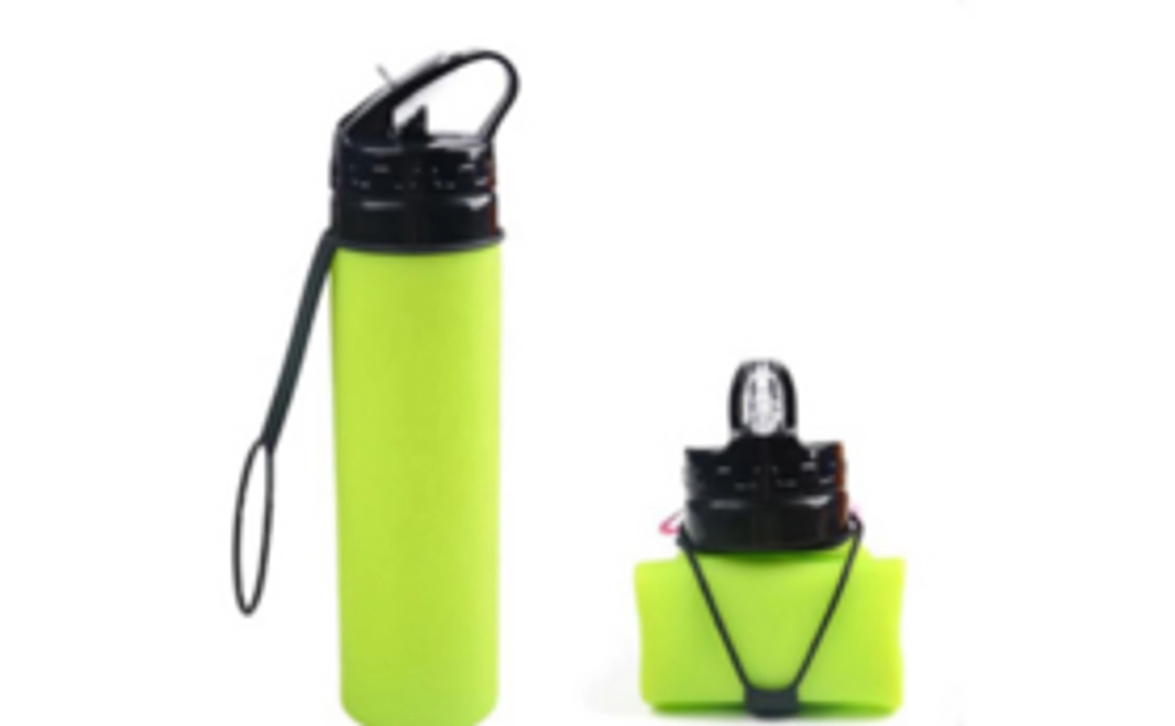 小さくたたんで持ち運べるオリジナルボトル！