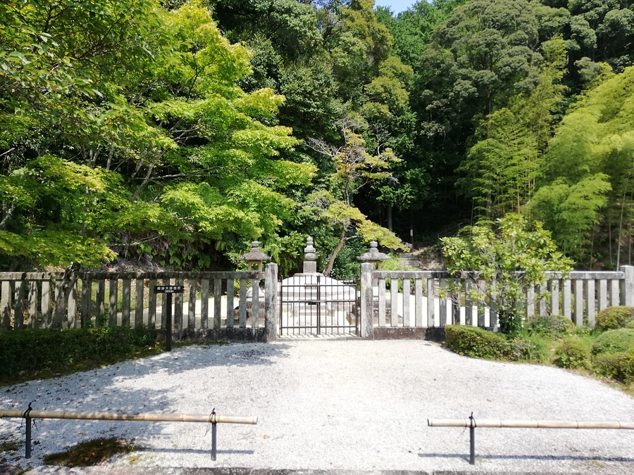 興祖微妙大師の塔所（墓所）