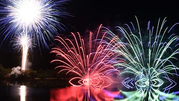 夏の勝北、塩手池の水面を花火で彩りたい のトップ画像