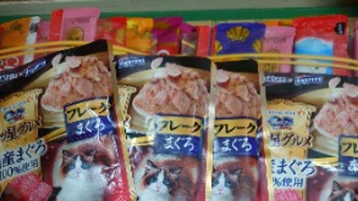 支援者様よりにゃんこのフードが届きました。