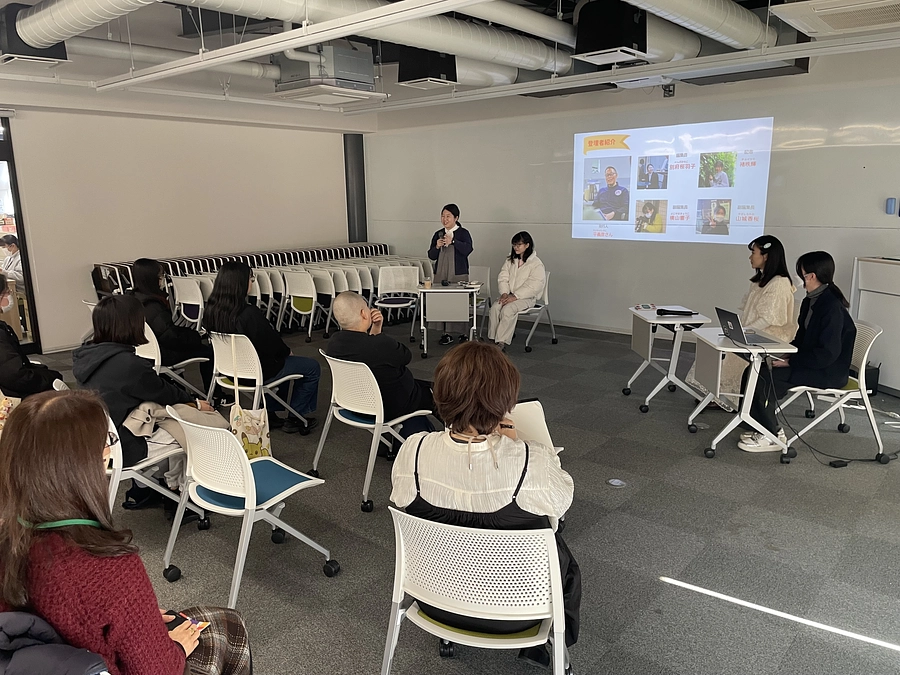 山口大学にて発送作業中