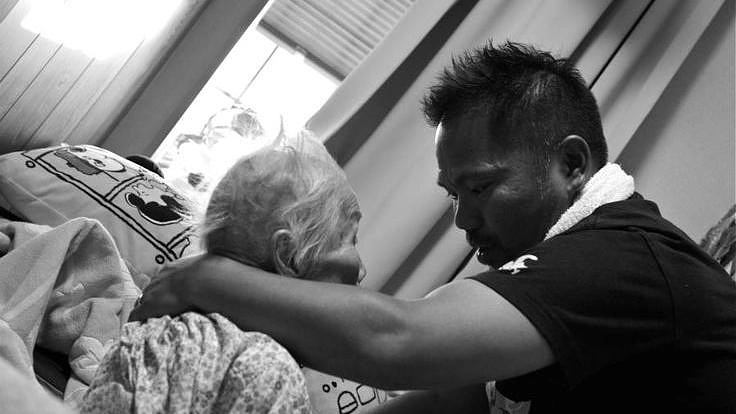 高齢者も子どもも集まる「いしいさん家」15年の軌跡を写真集へ！