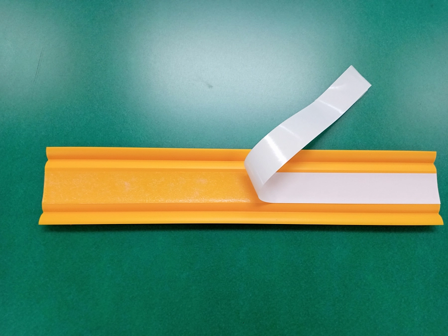 裏面の両面テープについてご報告