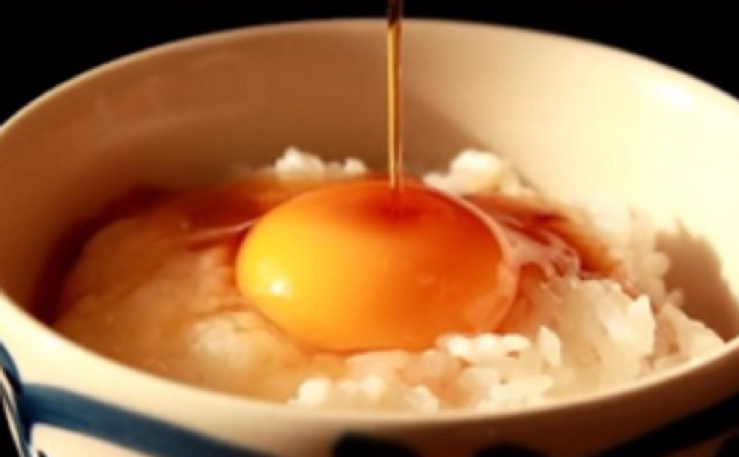 卵かけごはんに！窯玉うどんに！烏骨鶏だし醤油！