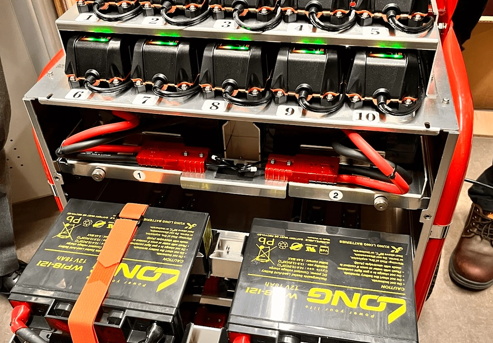 大日光エンジニアリング様からバッテリーカートが届きました！