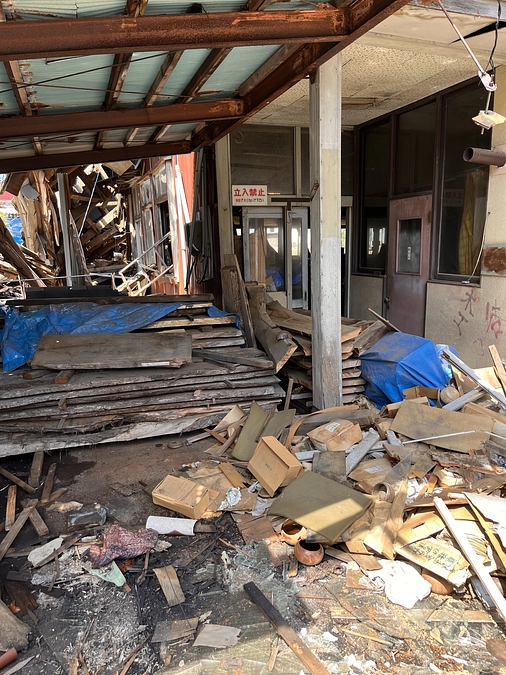 工場の片付けを進めました