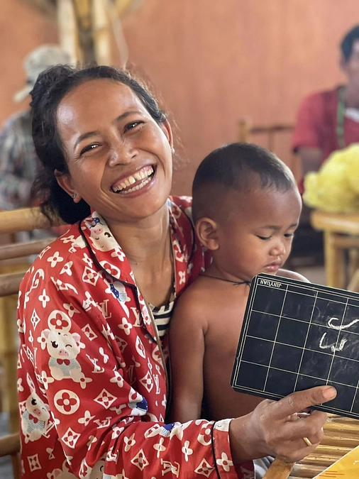 大人向けクメール語クラスみんな頑張ってます！