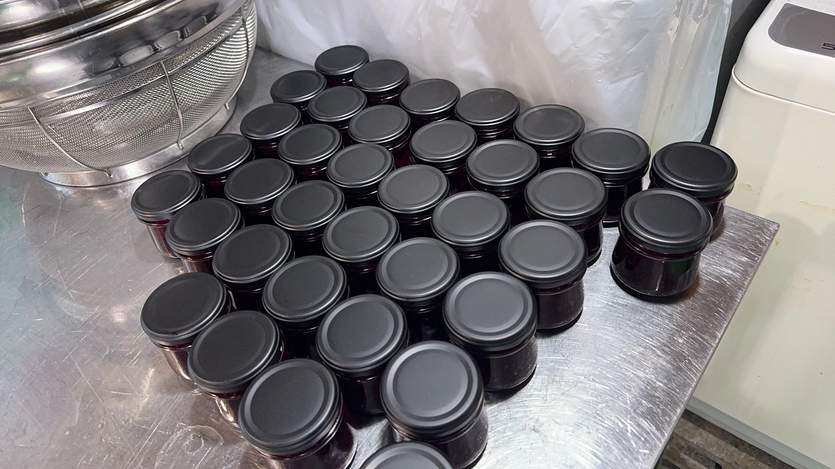 本日、きよし農園さん、ウフフさんのご協力のもと、ブルーベリーソースの製造を行いました！（金沢チーム）