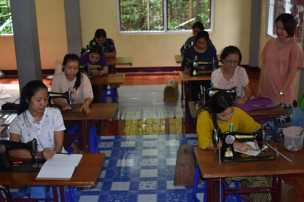 待ちに待った裁縫訓練がスタート！夢と希望を胸に女性たちが集まりました