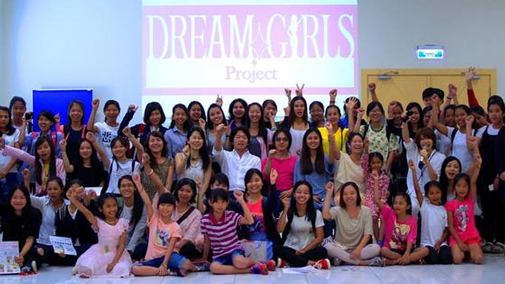 カンボジア女性が夢を叶えるためにアートスクールに通う奨学金を